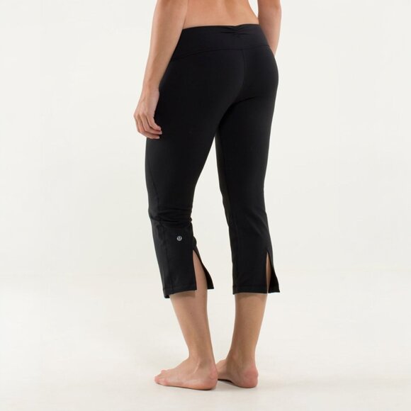 LULULEMON BLACK GATHER & CROW CROPS SIZE 8 - Picture 2 of 7